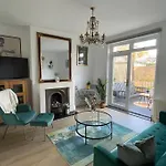 Beautiful Haven,Tower Bridge Rd