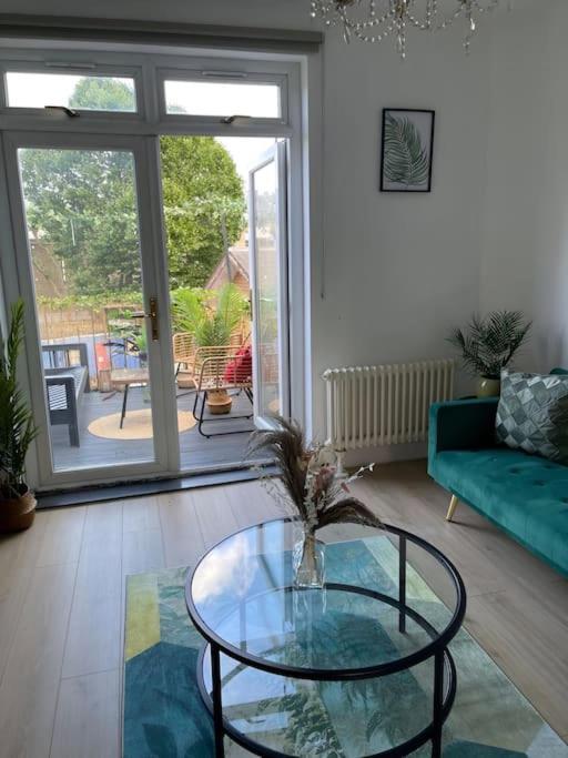 Beautiful Haven,tower Bridge Rd *